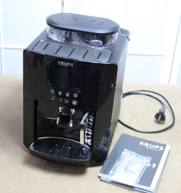 Krups YY8135FD Kaffeevollautomat / Espressomaschine / Display