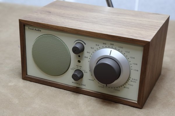 Tivoli Audio Classic Model One UKW/MW Radio  beige/walnuss
