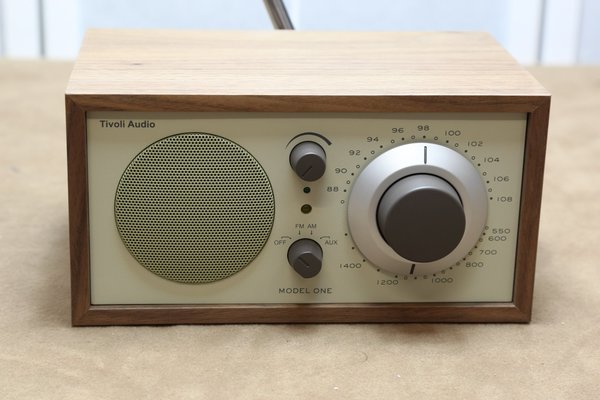 Tivoli Audio Classic Model One UKW/MW Radio  beige/walnuss