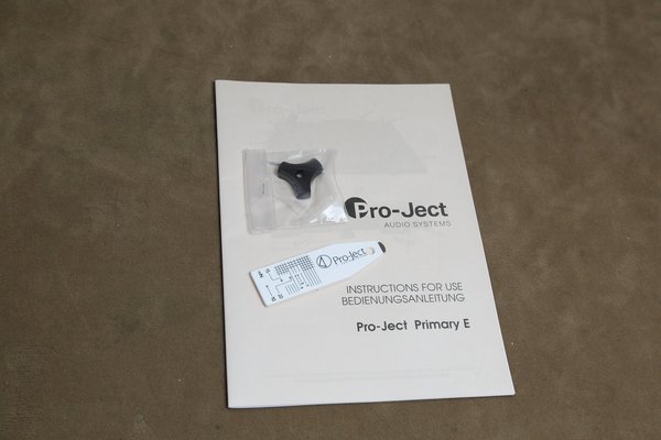 Pro-Ject Primary E schwarz Audiophiler Plattenspieler Plug & Play / NEUE Version !
