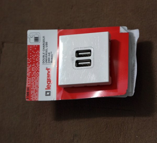 Legrand LEG99604 2-fach Steckdose mit USB 5V / 1,5A  Ladegerät