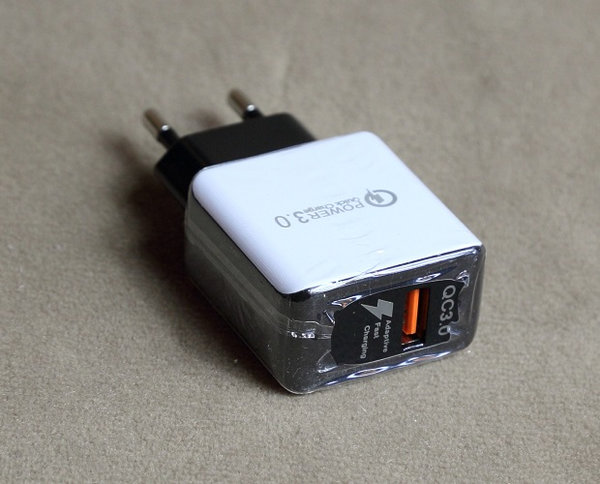USB Netzadapter Steckernetzteil 5V 3.0 Ah / BK-371