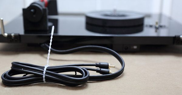 Pro-Ject E1 schwarz inkl. Ortofon OM5E Audiophiler Plattenspieler Plug & Play NEU