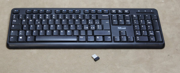 Trust Ymo Wireless Tastatur, italienisches Layout, 13 Tasten für Office / Multimedia