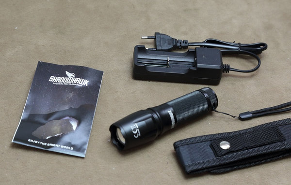 Shadowhawk LED Taschenlampe, Extrem Hell 3000 Lumen Aufladbar CREE