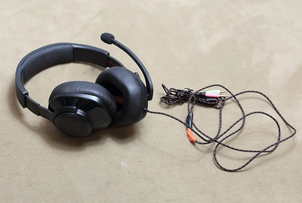 JBL Quantum 200 schwarz Over-Ear Gaming-Headset Kopfhörer, kabelgebunden